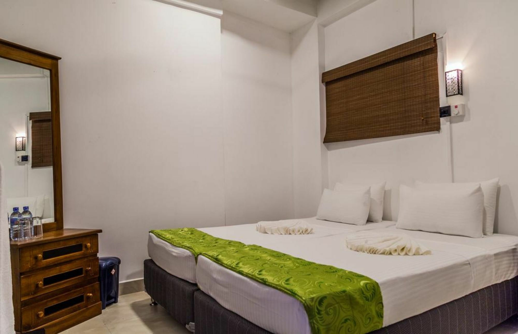 281 Kandy City Hostel & Rooms Deiyannewela Экстерьер фото